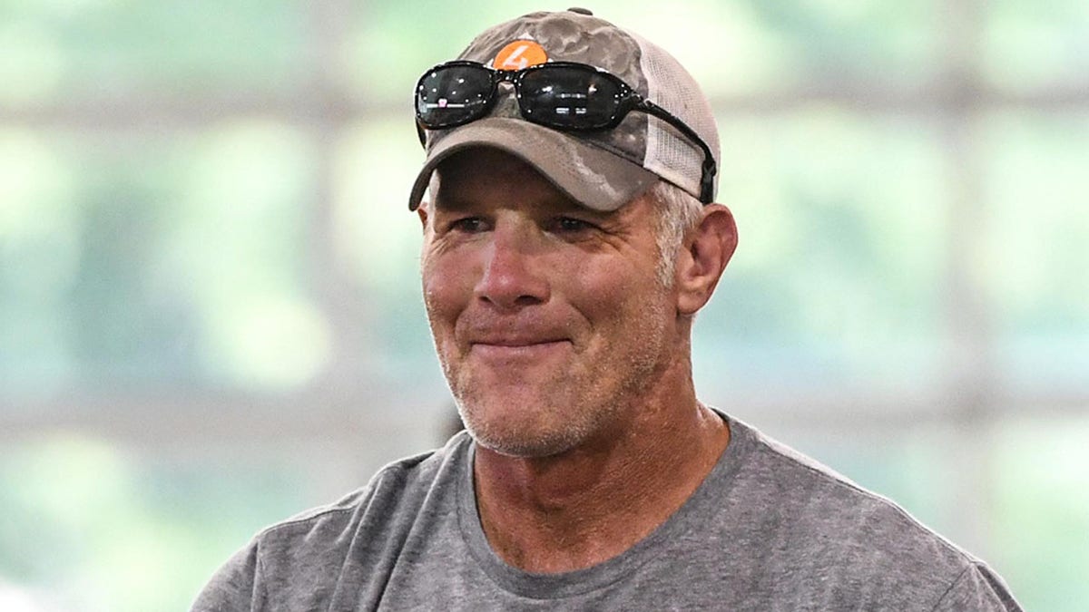 Brett Favre sonríe