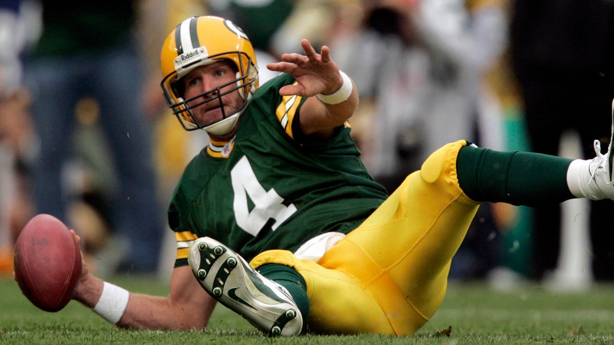 Brett Favre connected  the ground