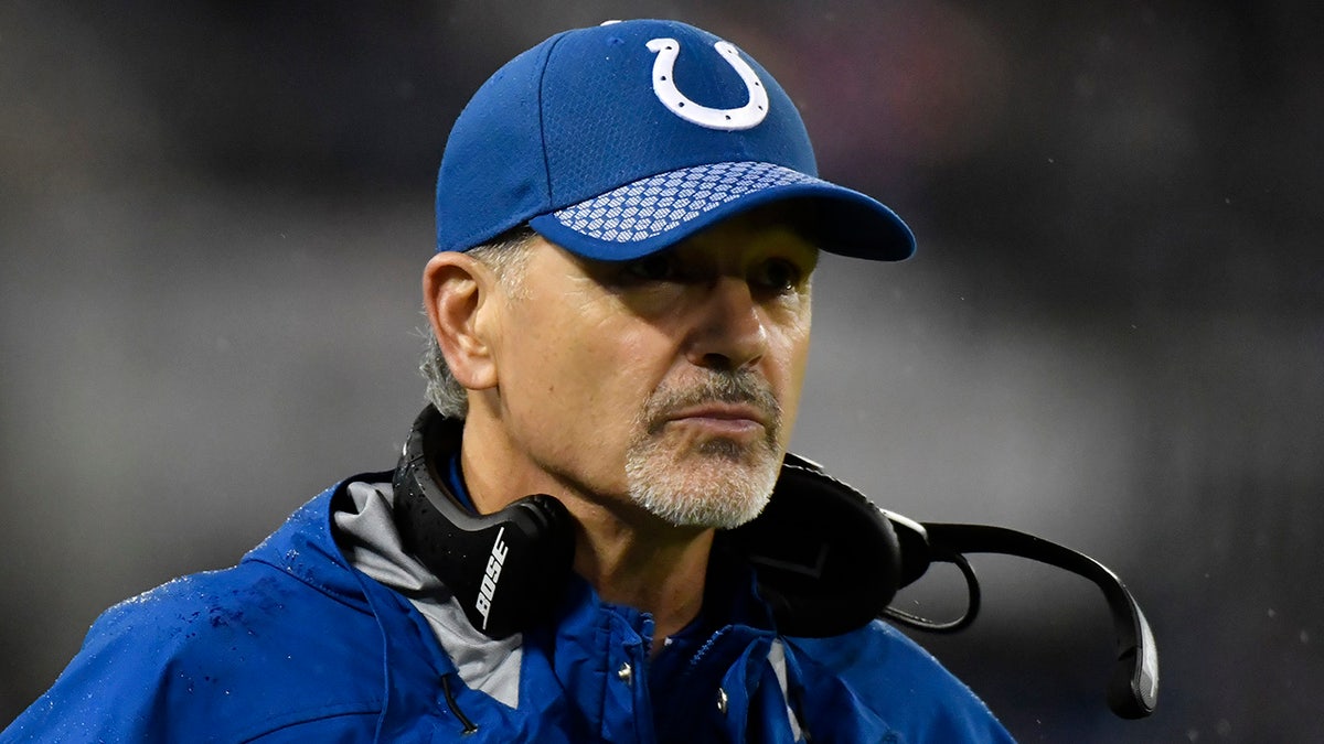 Chuck Pagano contra los Ravens