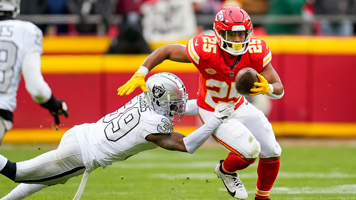 Chiefs' Clyde Edwards-Helaire to miss start of 2024 season as he deals with  PTSD | Fox News