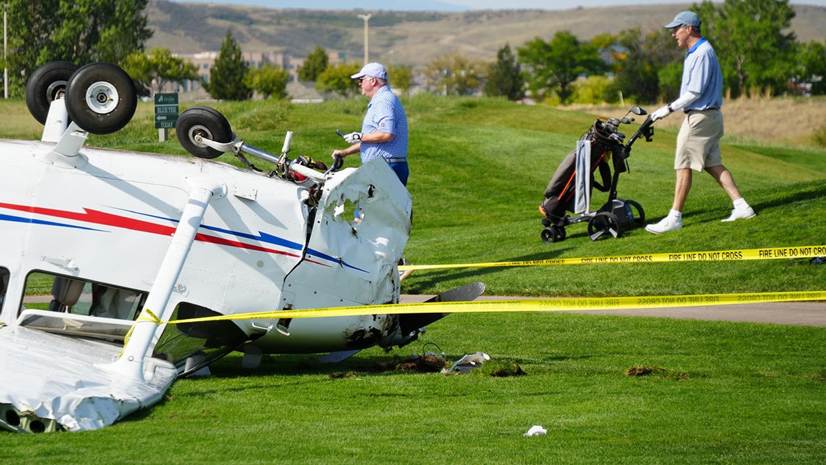 Queda de avião em campo de golfe no Colorado