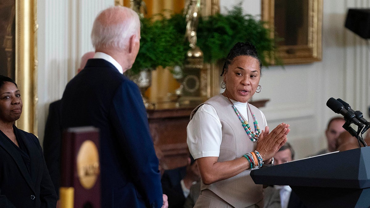 Dawn Staley habla