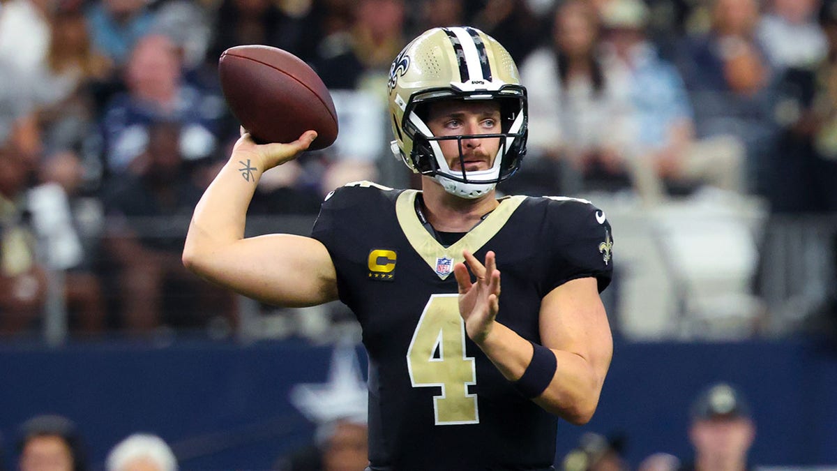 Saints QB Derek Carr Likely Sidelined For Multiple Weeks With Oblique ...