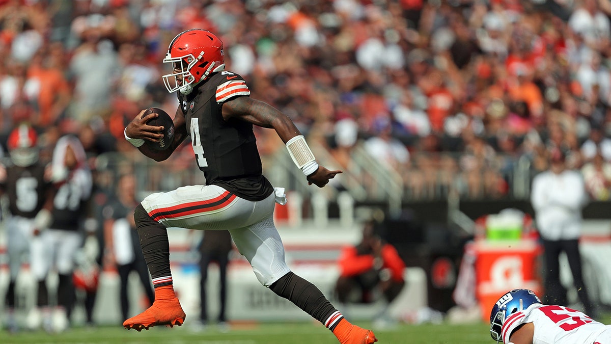 Deshaun Watson rushes for a first down