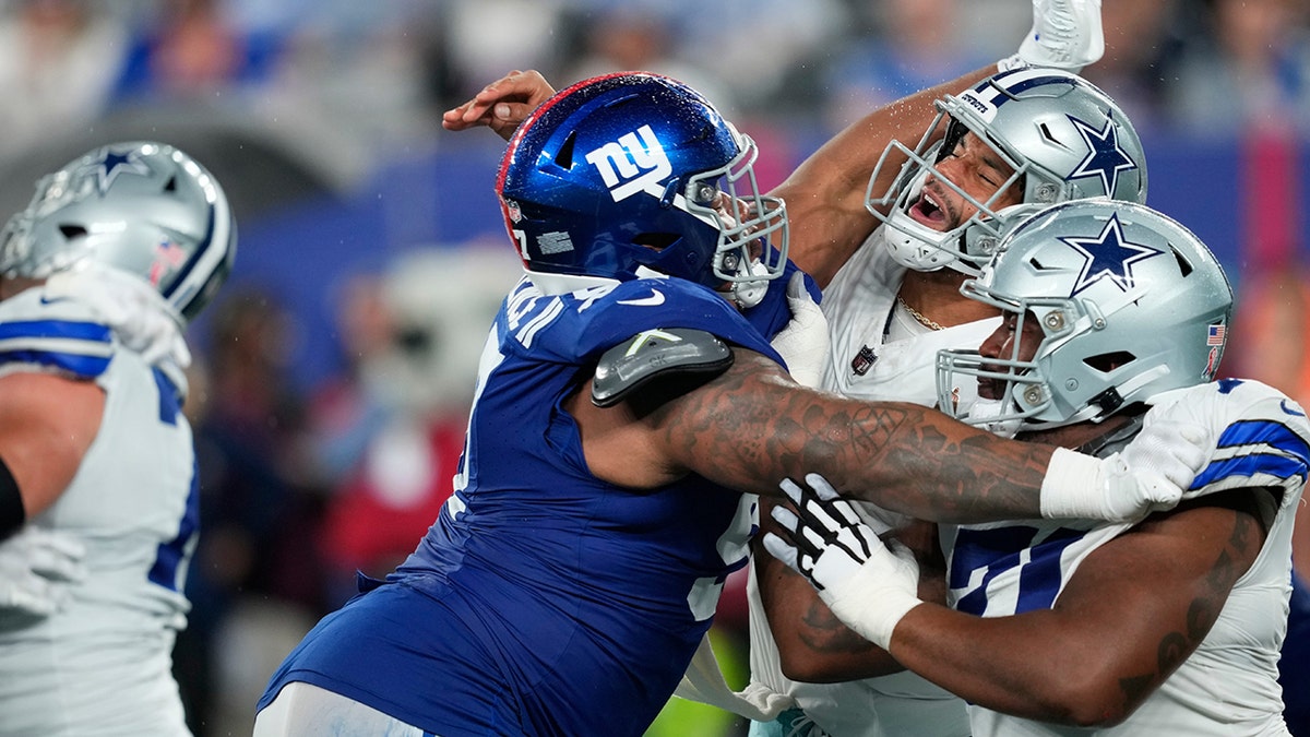 Dexter Lawrence in the face of Dak Prescott