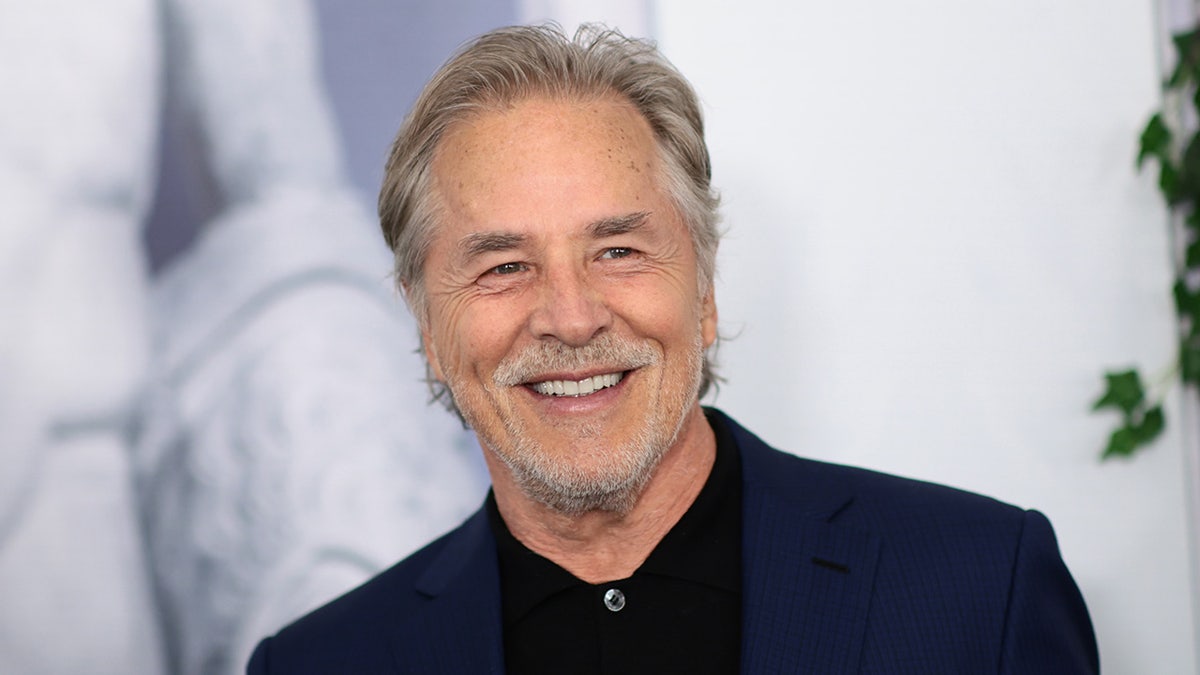 Primer plano de Don Johnson sonriendo