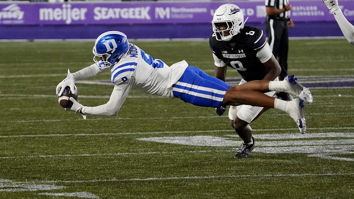 Jordan Moore catches a pass