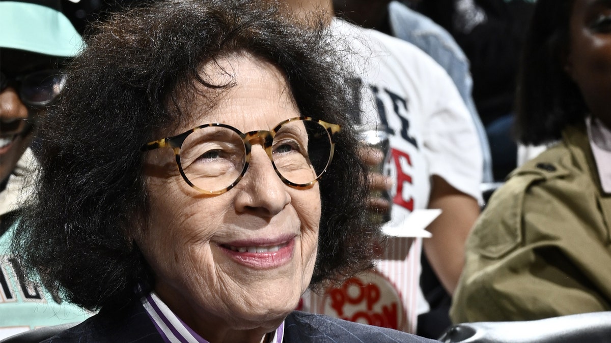 FRAN LEBOWITZ SMILING