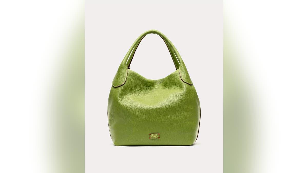 El verde guisante y los bolsos amplios son dos grandes tendencias de la temporada.