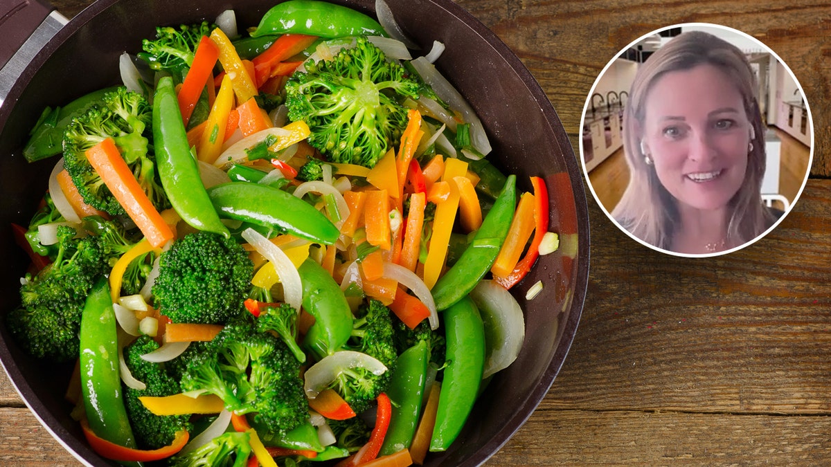 Felicity Curin, fundadora de la Academia de la Pequeña Cocina, comparte su receta de salteado de verduras arco iris con Fox News Digital.