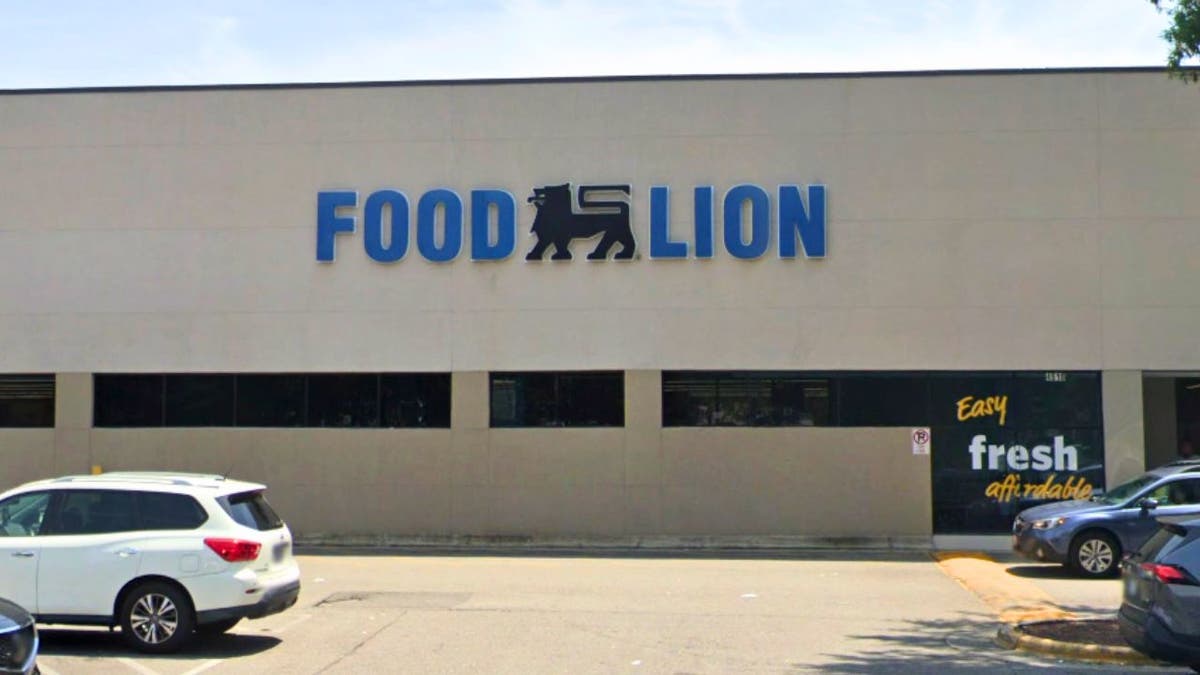 La entrada de la tienda Food Lion en el bloque 4500 de Capital Boulevard, Raleigh, Carolina del Norte.