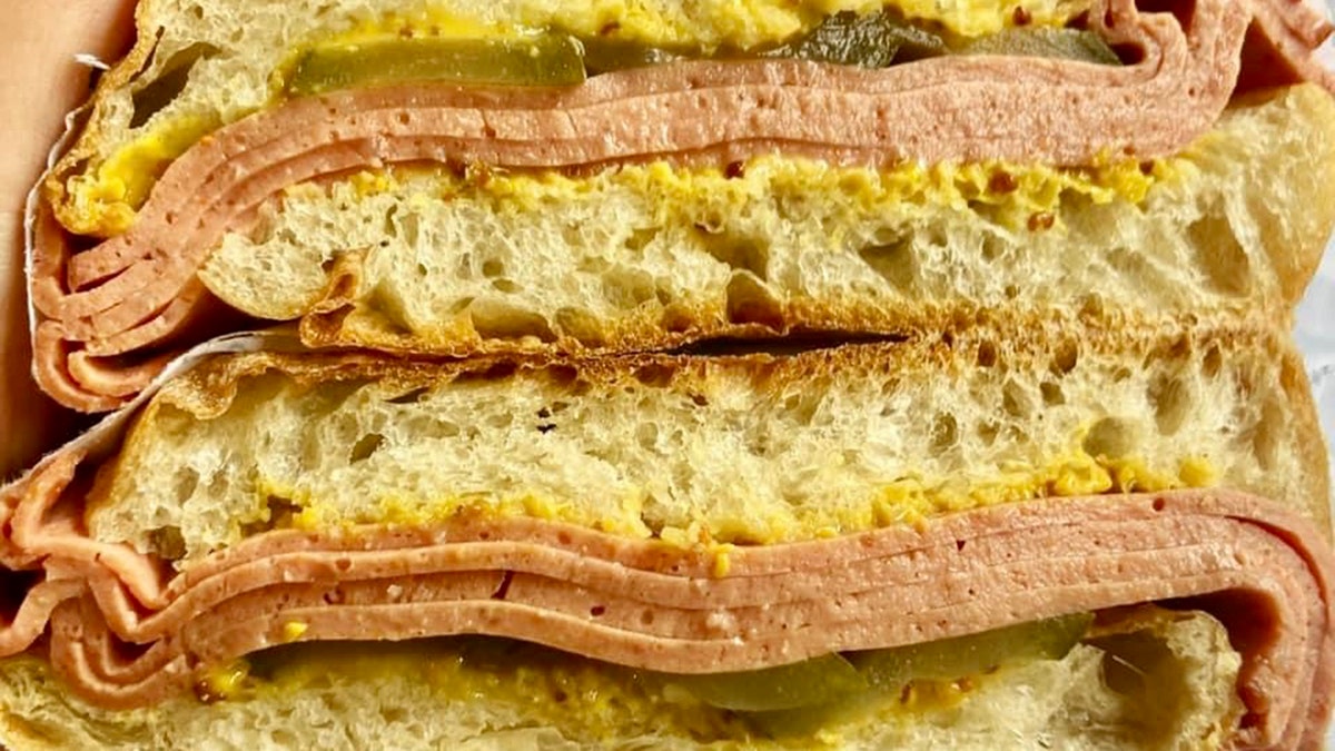 Bocadillo de salchicha de hígado