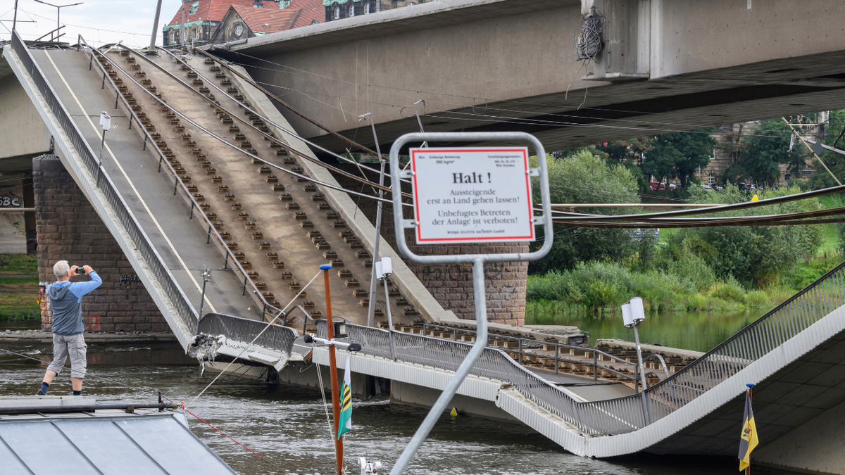 Desabamento de ponte