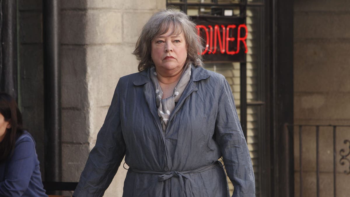 kathy bates dalam hukum harry