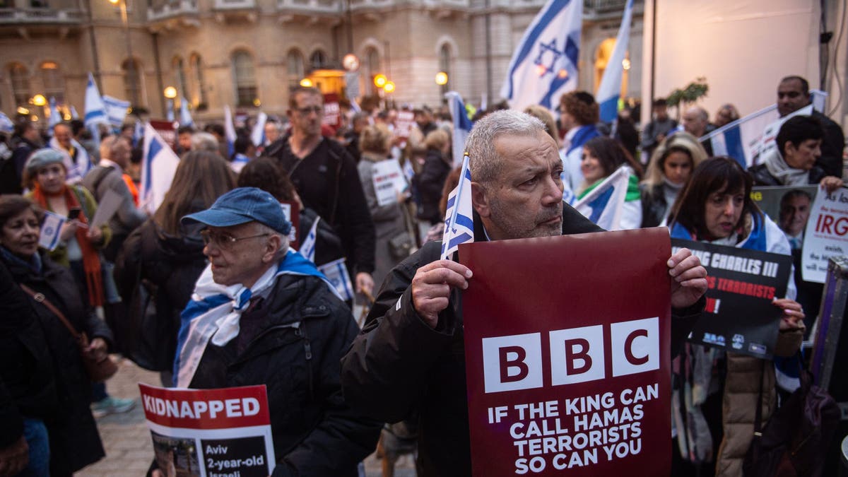 Placa de protesto da BBC