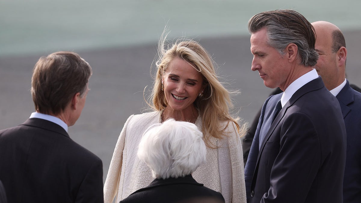 Newsom y esposa