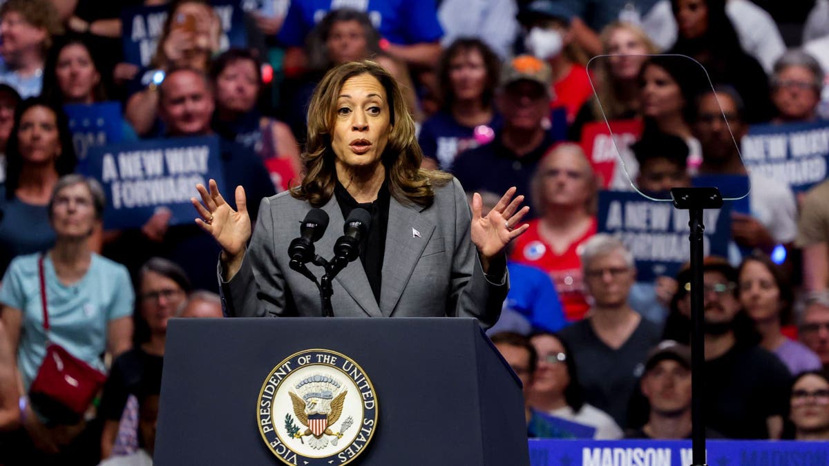 Harris campaigns in Wisconsin