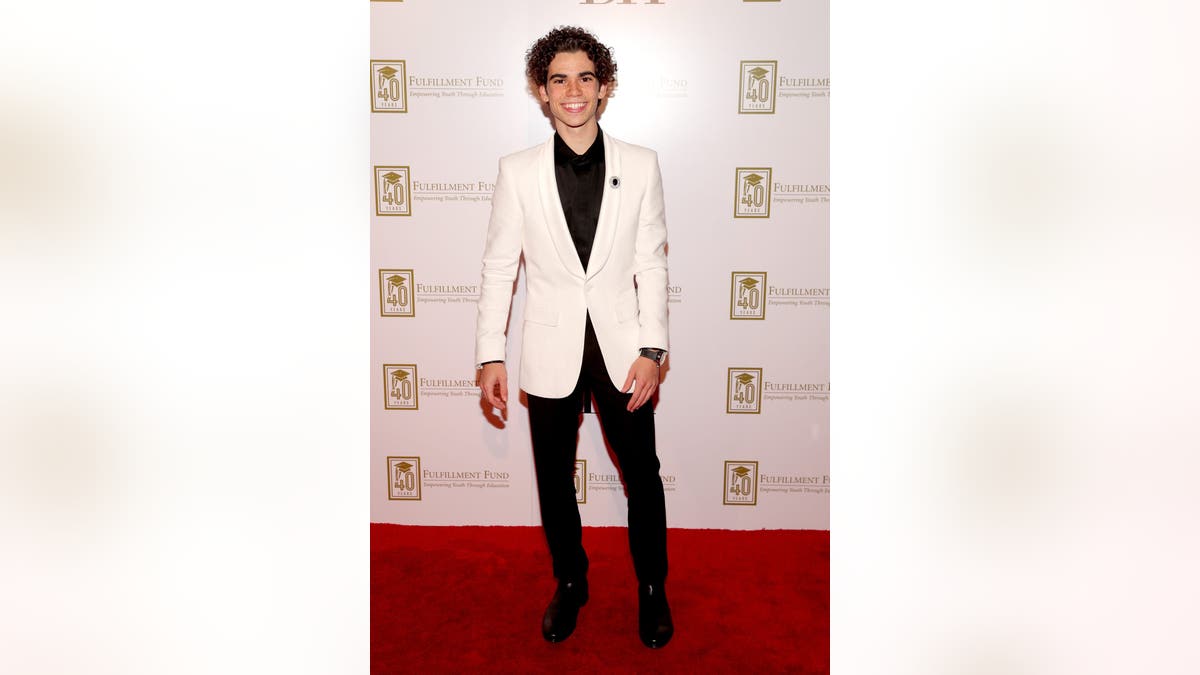 cameron boyce no tapete vermelho