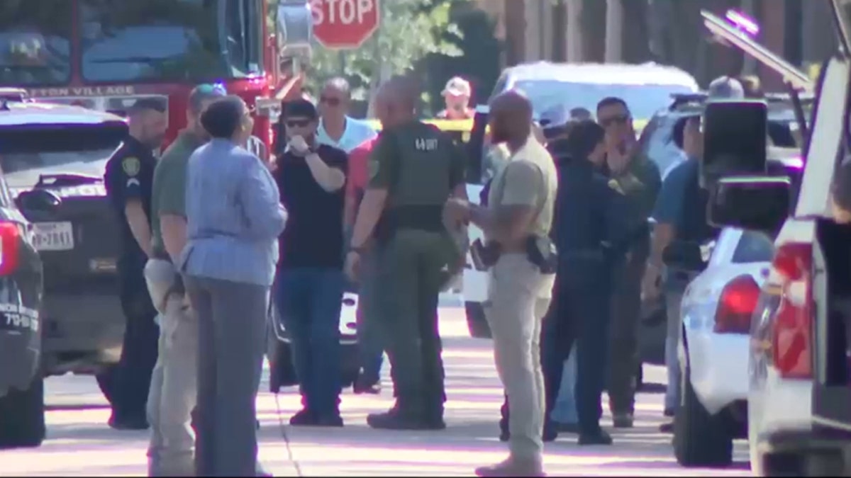 Escena de allanamiento de morada en la calle de Houston