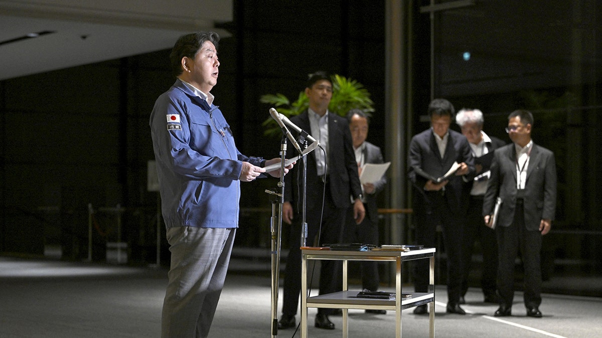 El secretario jefe del Gabinete de Japón, Yoshimasa Hayashi, habla sobre un avión de patrulla militar ruso que violó el espacio aéreo japonés, en Tokio