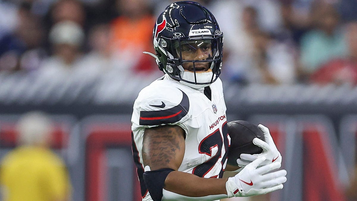 Texans' Joe Mixon presses NFL after no-call on alleged hip-drop tackle that  caused injury | Fox News