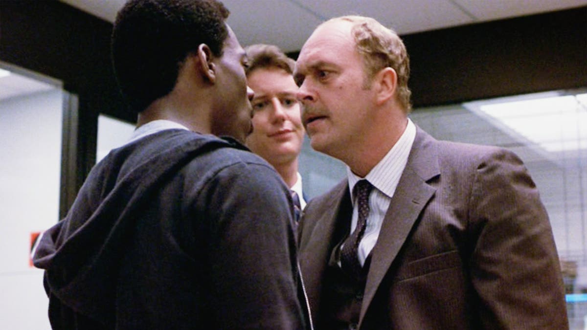 John Ashton en una escena con Eddie Murphy y el juez Reinhold en "Beverly Hills Cop"