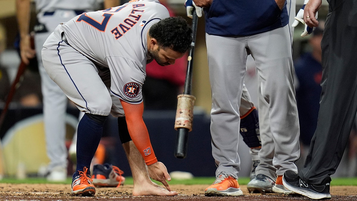 José Altuve discute con el árbitro