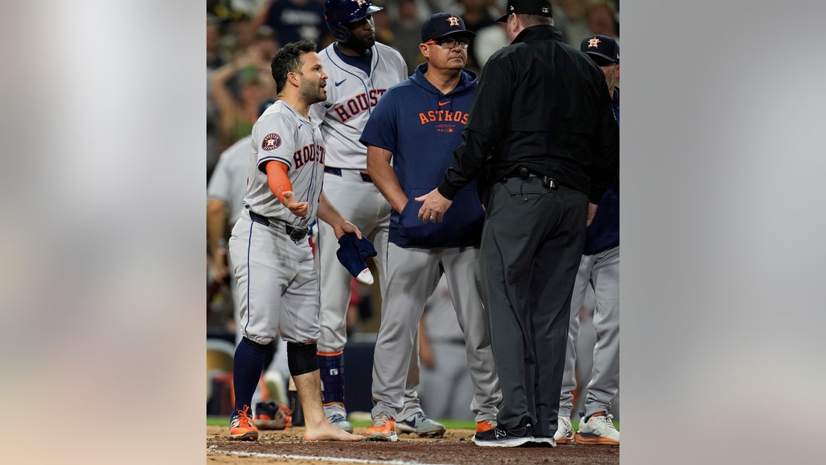 Jose Altuve dikeluarkan