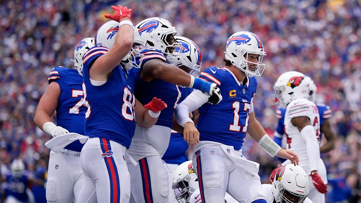 Josh Allen celebra