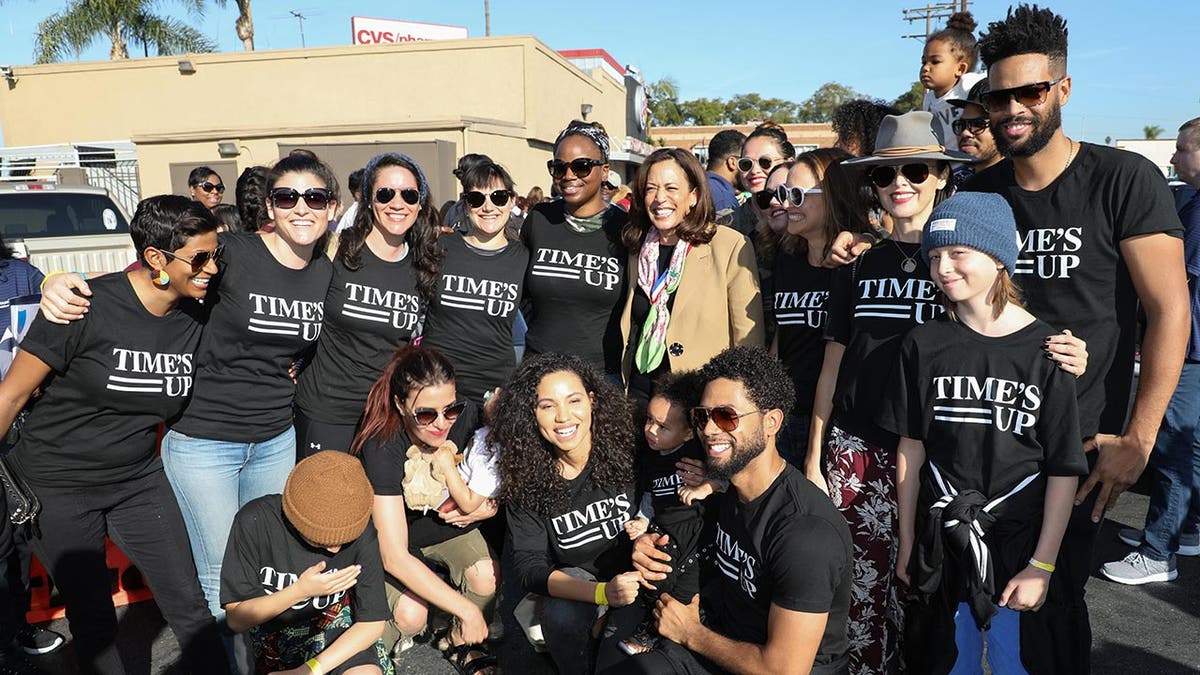 Kamala Harris se une a Jussie Smollett, Natalie Portman y otros artistas progresistas para una marcha de Times Up en Los Ángeles