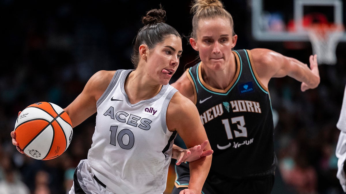 Kelsey Plum conduce a canasta