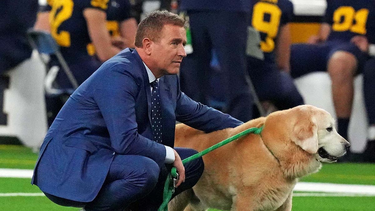 Kirk Herbstreit walks his dog