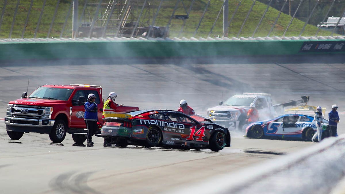 Kyle Larson's 1st 2024 NASCAR Playoffs race ends in fiery wreck ...