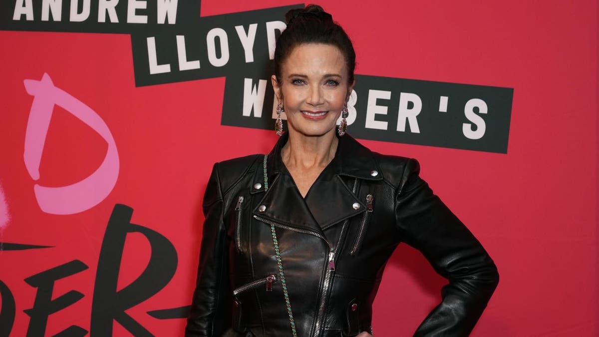 Lynda Carter astatine  reddish  carpet event