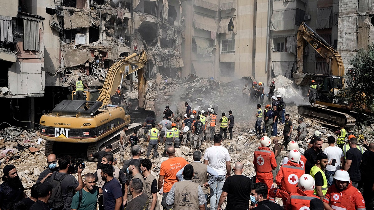 Una multitud se congrega en Beirut tras un ataque aéreo