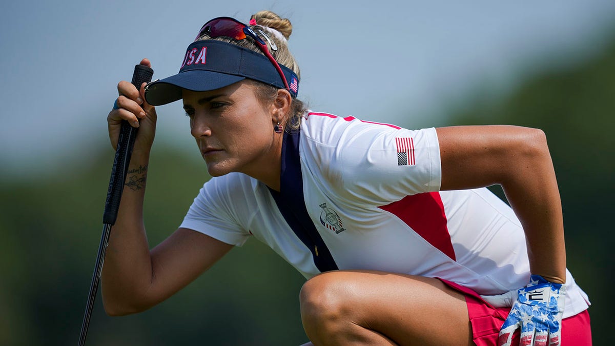 Lexi Thompson reads putt