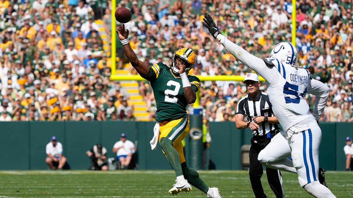 Malik Willis throws a ball