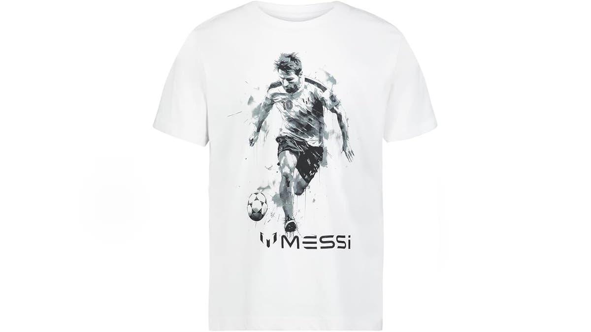 Your child will love this t-shirt with Messi sketched on the front.