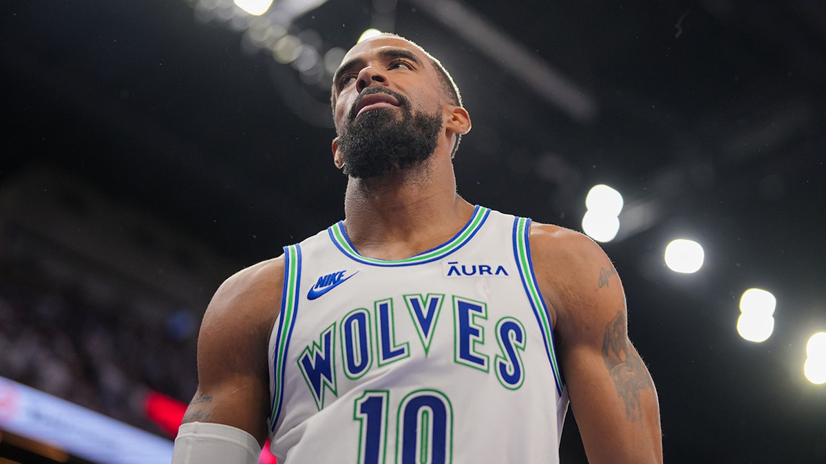 Mike Conley joga pelos Timberwolves