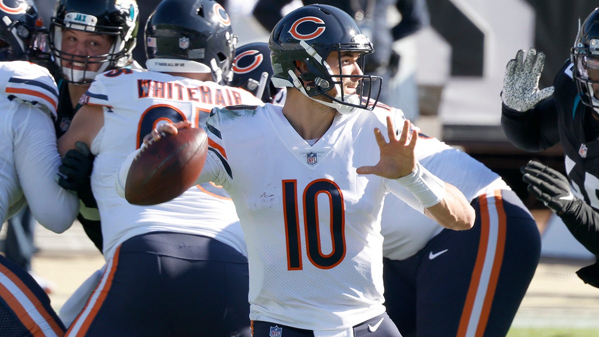 Mitchell Trubisky throws