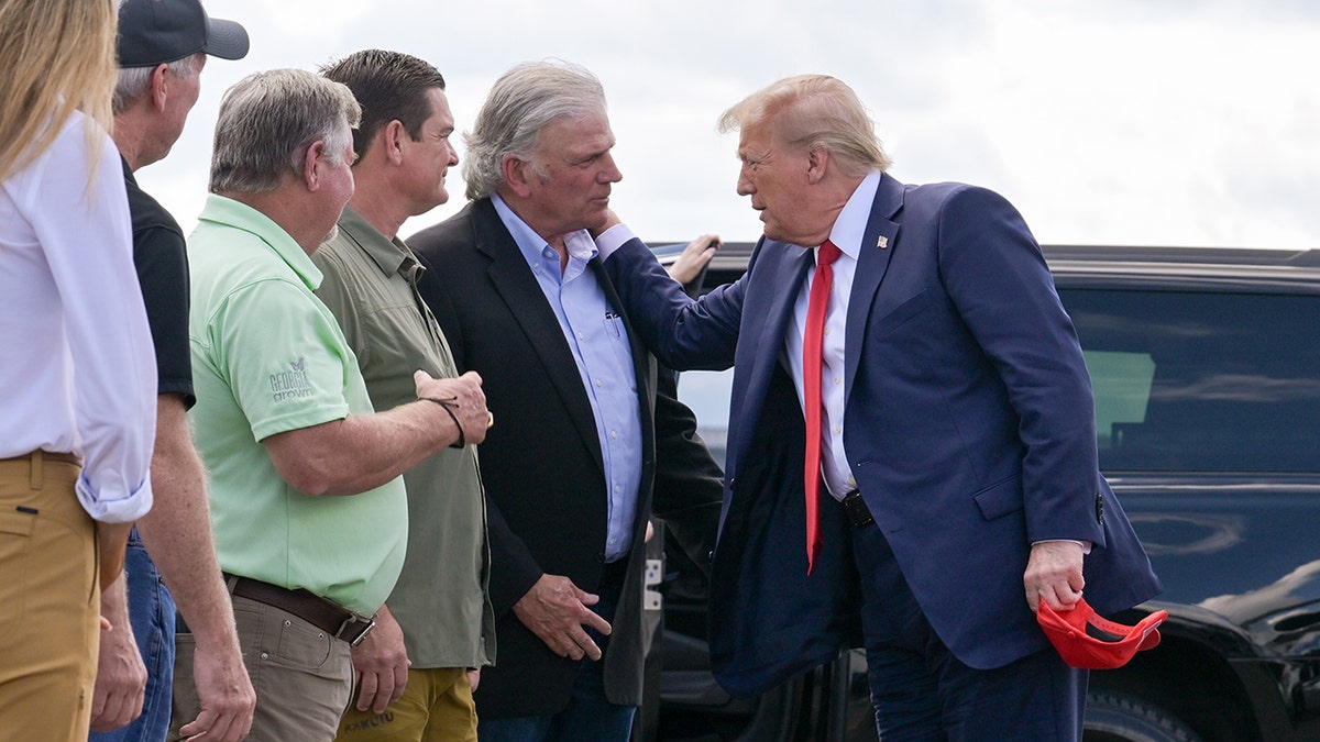 El reverendo Franklin Graham y Donald Trump