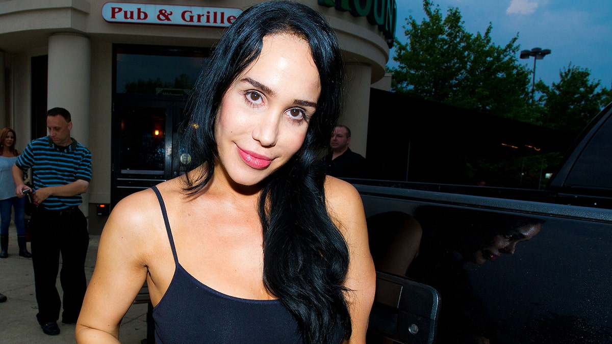 Nadya Suleman sonriendo