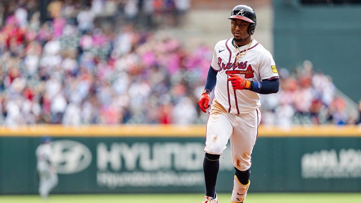 Ozzie Albies trota