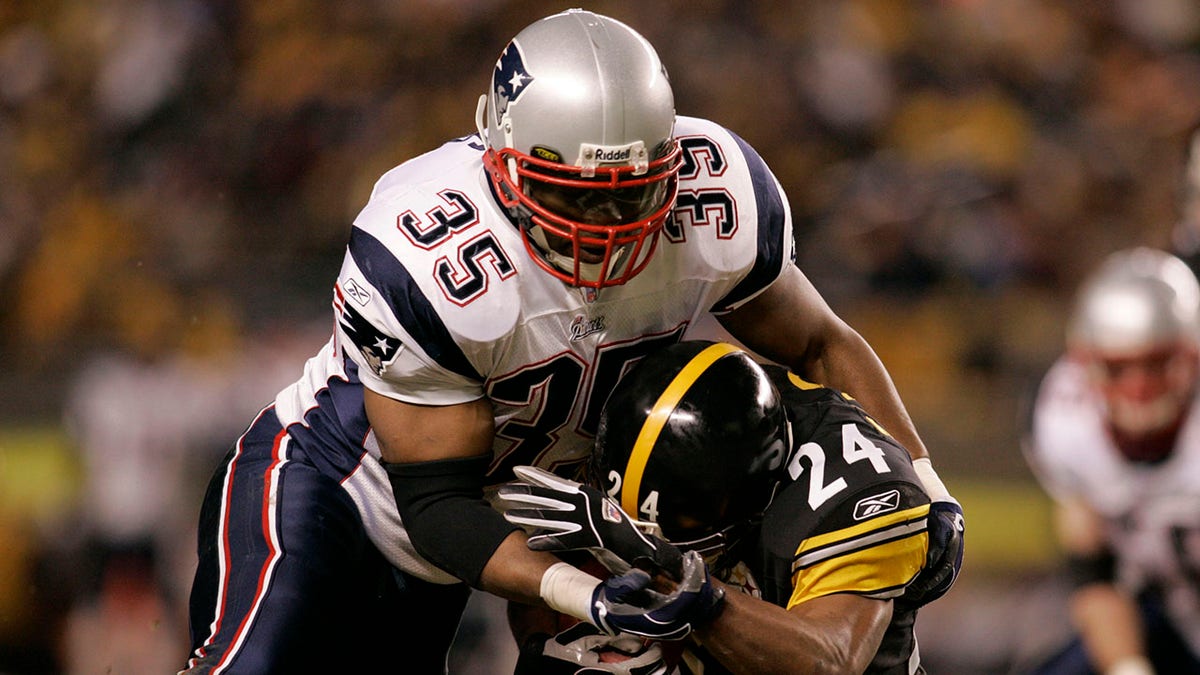 Patrick Pass knocks down a Steelers player