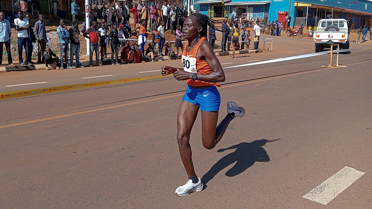 Rebecca Cheptegei en la carrera de 10 km por carretera