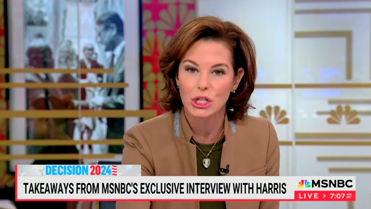 Stephanie Ruhle habla en el programa Morning Joe de MSNBC