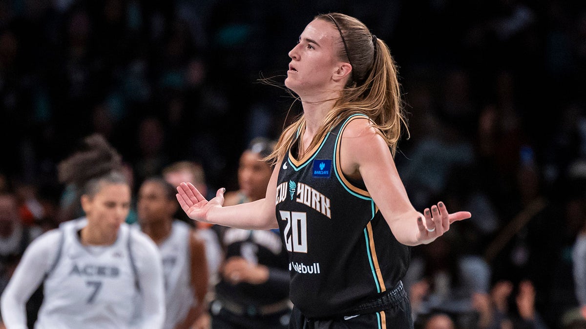 Sabrina Ionescu plays to the crowd