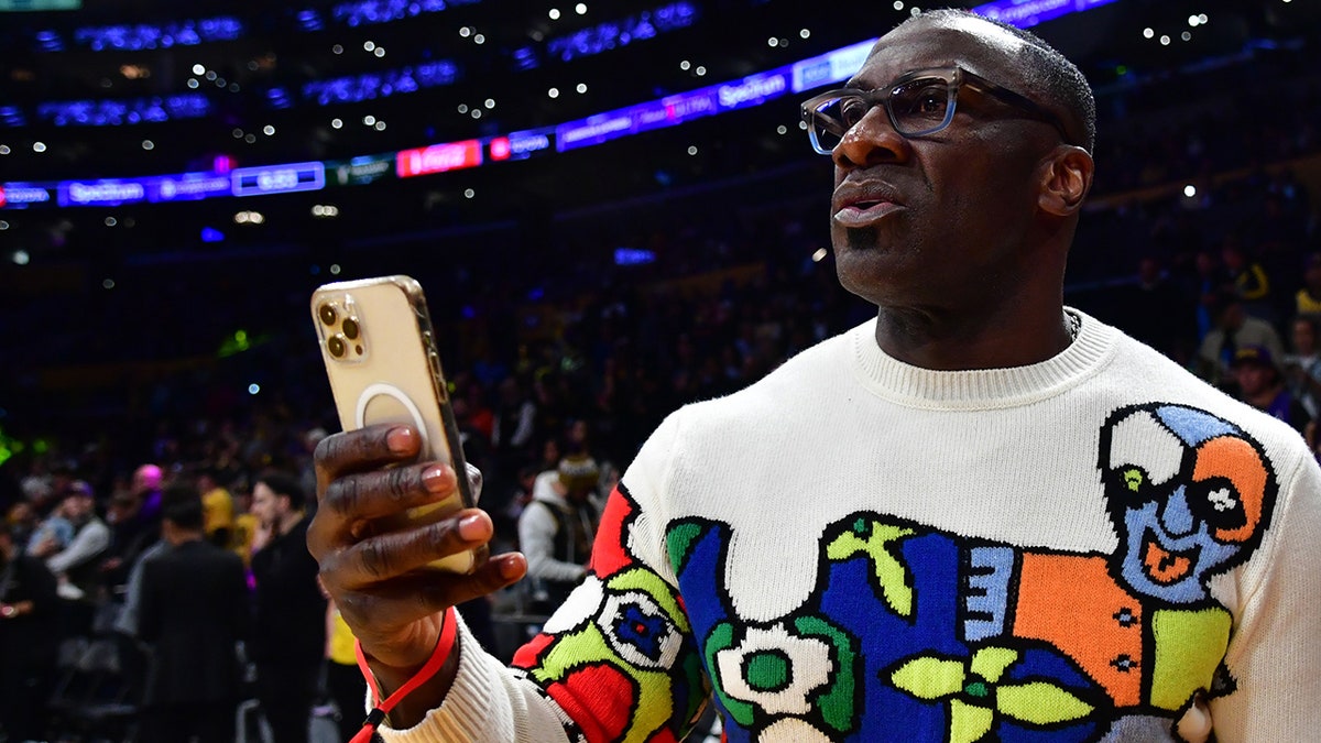 Shannon Sharpe at the Lakers game