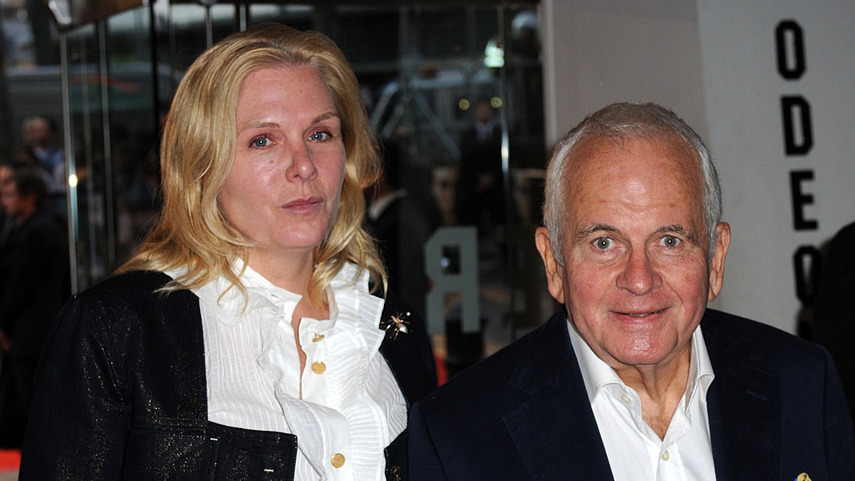 Sophie de Stempel dan Ian Holm berpose bersama