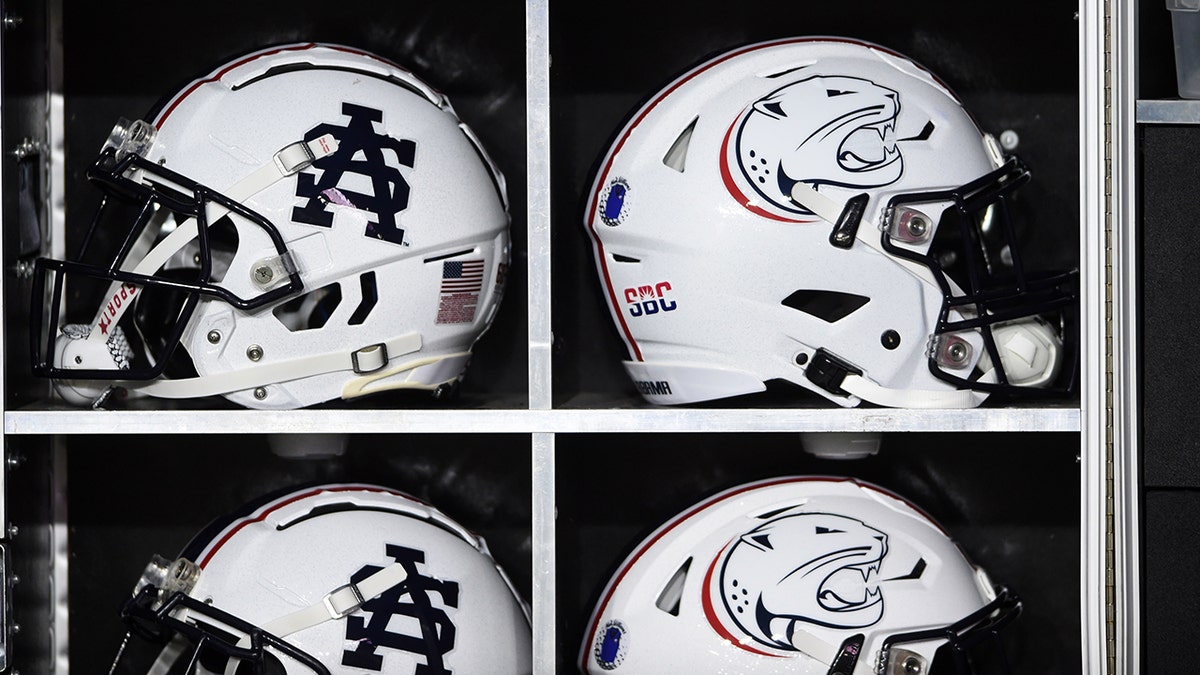 Cascos de los South Alabama Jaguars